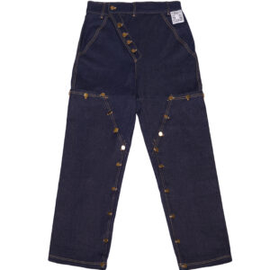 Jeans denim oscuro Ruptture vista frontal con detalles de botones sobre fondo blanco